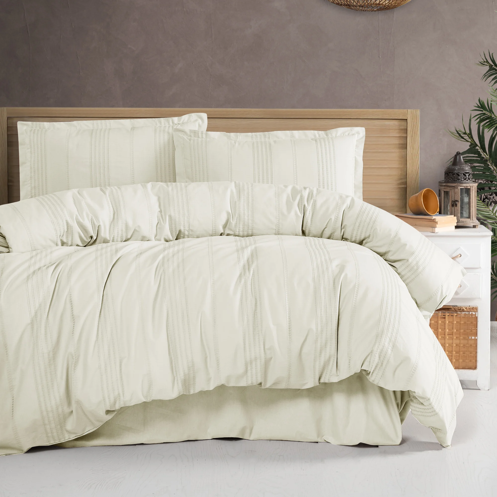 Lenjerii de pat 200x220cm - Lenjerie de pat ranforce Butique King size, 4 piese, 100% bumbac ranforce, crem, dungi decorative verticale, ARAKIS V5
