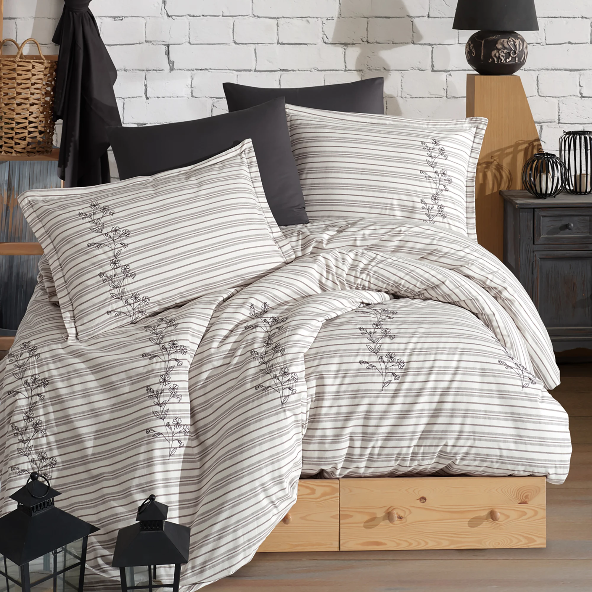 Lenjerii de pat - Lenjerie pat dublu,bumbac ranforce,4 piese,alba/gri cu flori,Dezza-A1528