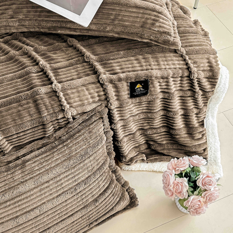 Patura cocolino cu blanita alba 200x230cm,cu fermoar,doua fete de perna 50x70cm,maro- F138 [4]