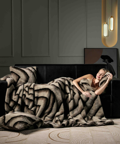 Patura de lux cu fermoar din blana artificala de nurca 200x230cm+2 fete de perna 50x50cm,maro cu negru-F054 [4]
