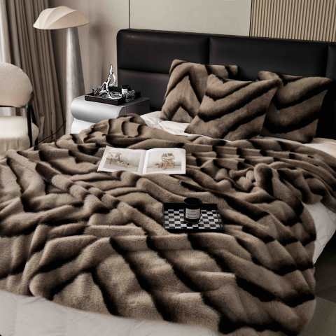 Patura de lux cu fermoar din blana artificala de nurca 200x230cm+2 fete de perna 50x50cm,maro cu negru-F054 [1]