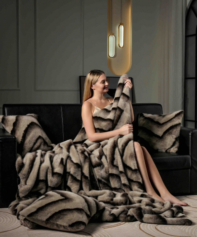Patura de lux cu fermoar din blana artificala de nurca 200x230cm+2 fete de perna 50x50cm,maro cu negru-F054 [5]