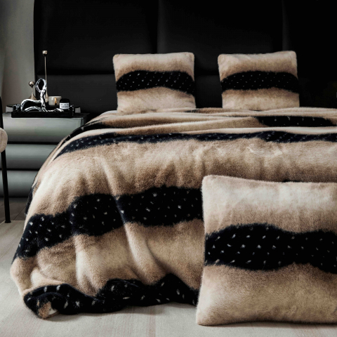 Paturi cocolino - Patura de lux cu fermoar din blana artificala de nurca 200x230cm+2 fete de perna 50x50cm,bej cu negru-F055