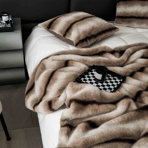 Patura de lux cu fermoar din blana artificala de nurca 200x230cm+2 fete de perna 50x50cm,bej cu negru, imprimeu cu dungi-F057 [6]