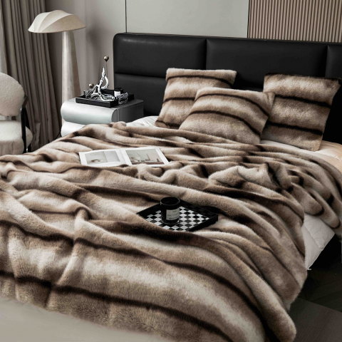 Patura de lux cu fermoar din blana artificala de nurca 200x230cm+2 fete de perna 50x50cm,bej cu negru, imprimeu cu dungi-F057 [1]