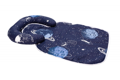 Mama si copilul - Paturica impermeabila cu tetiera detasabila model cosmos