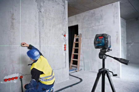 Bosch GLL 2-15 G + LB 10 + BT 150 Nivela laser cu linii verzi (15 m) + Suport universal + Trepied [2]