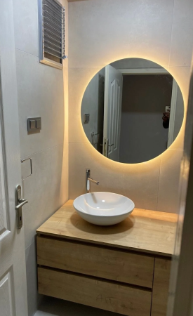 Oglindă LED pentru baie și chiuvetă, cu diametrul de 60 cm [1]