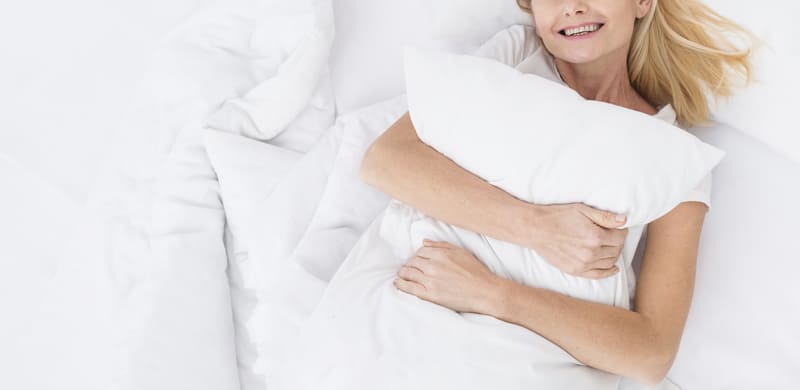 Cum se spală pernele corect? Ghidul tău pentru un somn sănătos și o pernă curată