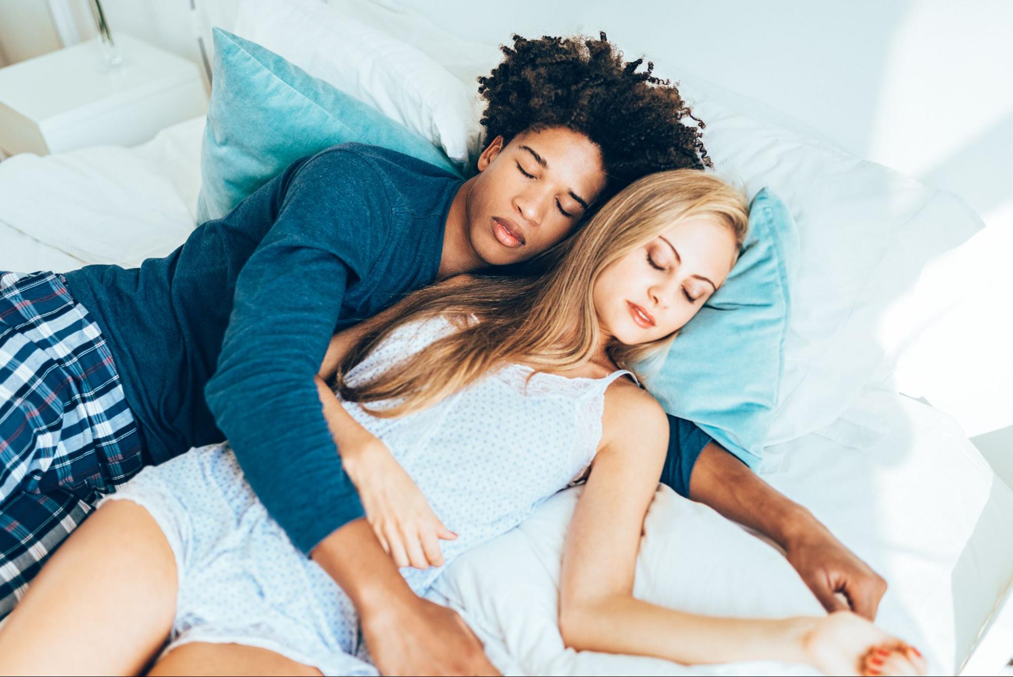 Pozitii de somn pe spate