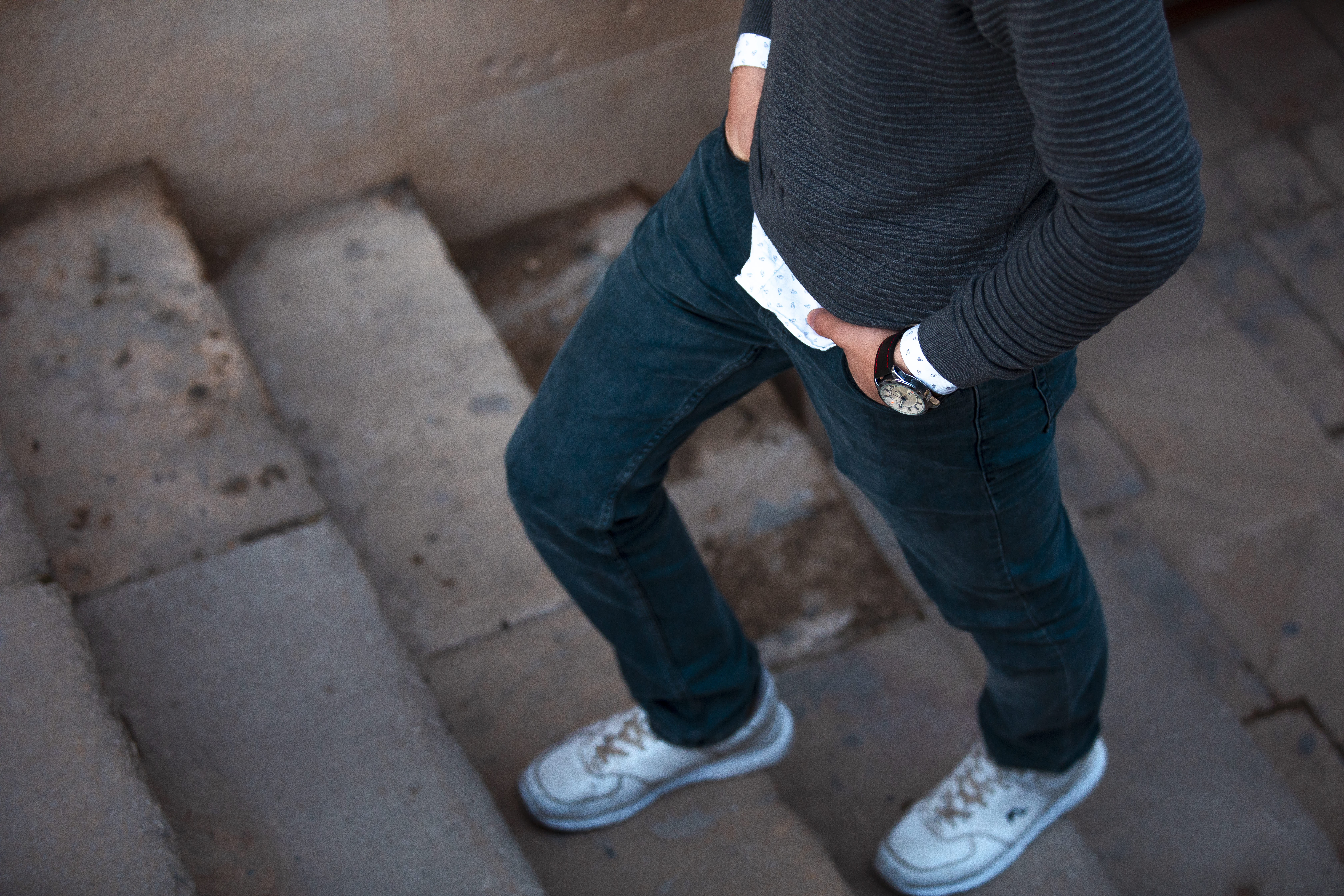 Ce Înseamnă Regular Fit: Tot Ce Trebuie Să Știi Despre Croiala Care Nu Se Demodează Niciodată