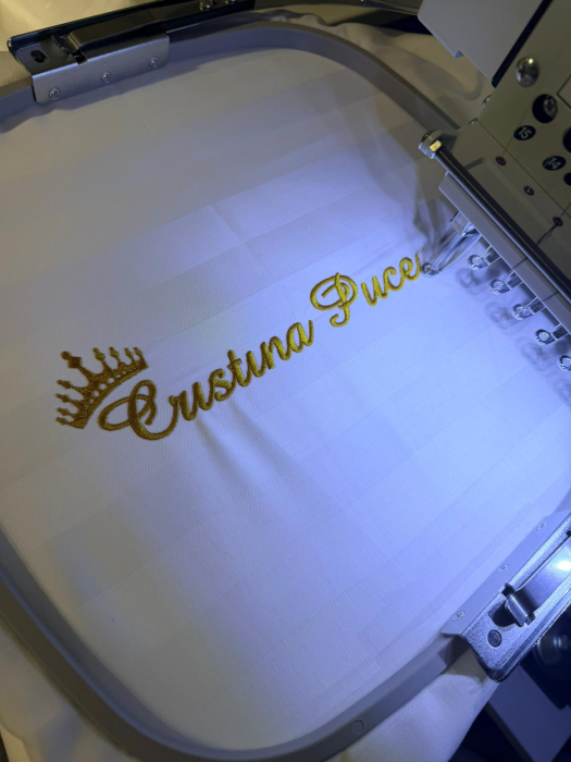 lenjerie de pat personalizata cu broderie nume [2]