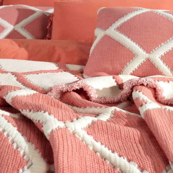 dantela-vita-set-lenjerie-de-pat-si-cuvertura-pat-2-persoane-bumbac~casimi~p1 [2]