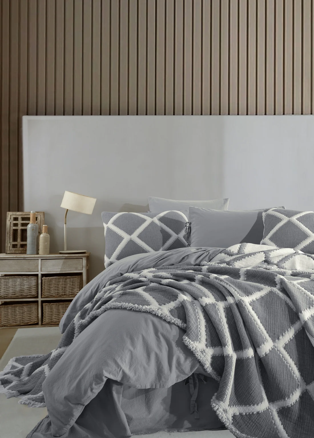 dantela-vita-set-lenjerie-de-pat-si-cuvertura-pat-2-persoane-bumbac~casimi~p1 [4]