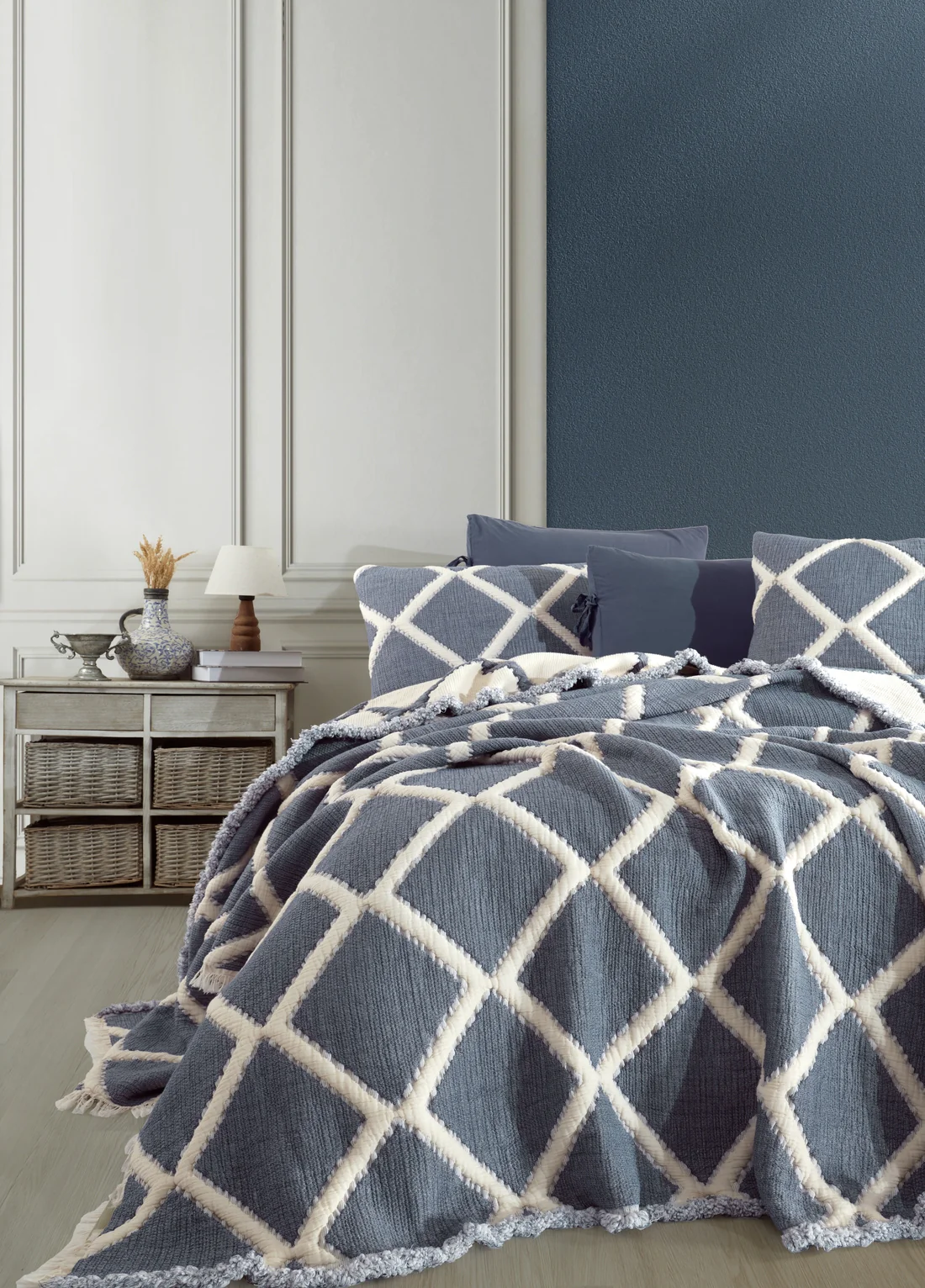 dantela-vita-set-lenjerie-de-pat-si-cuvertura-pat-2-persoane-bumbac~casimi~p1 [2]