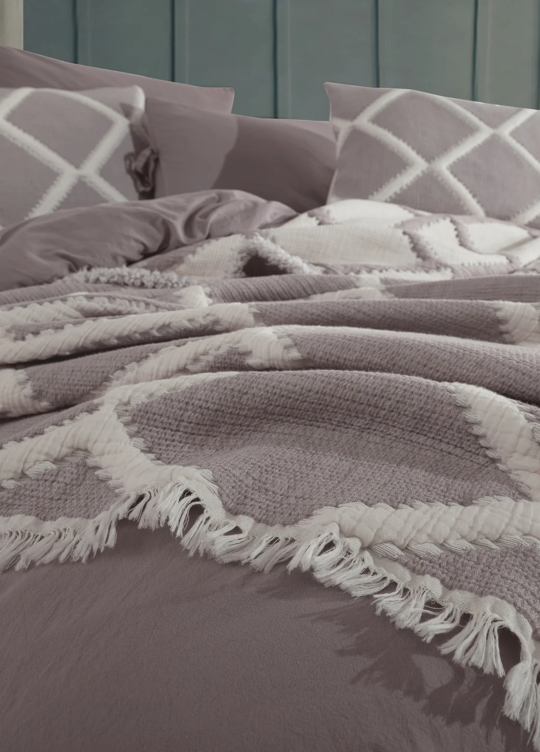 dantela-vita-set-lenjerie-de-pat-si-cuvertura-pat-2-persoane-bumbac~casimi~p1 [5]