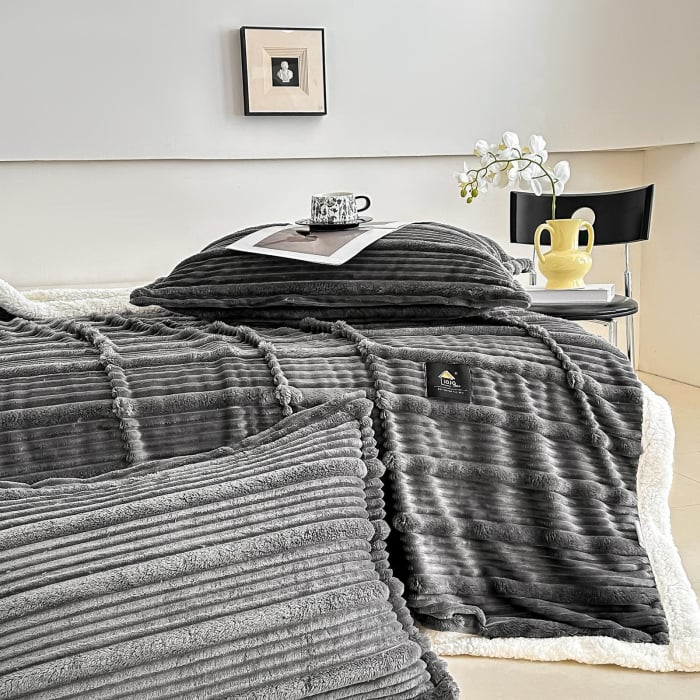 set-patura-2-fete-perna-din-blanita-artificiala-oaie-gri-inchis [2]