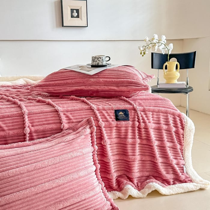 set-patura-2-fete-perna-din-blanita-artificiala-oaie-roz [5]