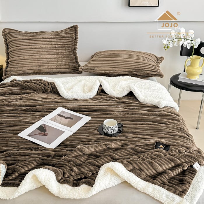 set-patura-2-fete-perna-din-blanita-artificiala-oaie-maro [3]