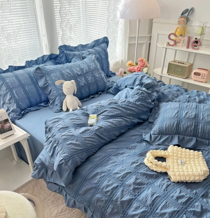 Lenjerii De Pat Creponate - Lenjerie De Pat Creponata Cu Volanase - Albastru