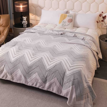 PATURI - Patura-cocolino-pufoasa-200x230cm-zig-zag-gri-cu-alb
