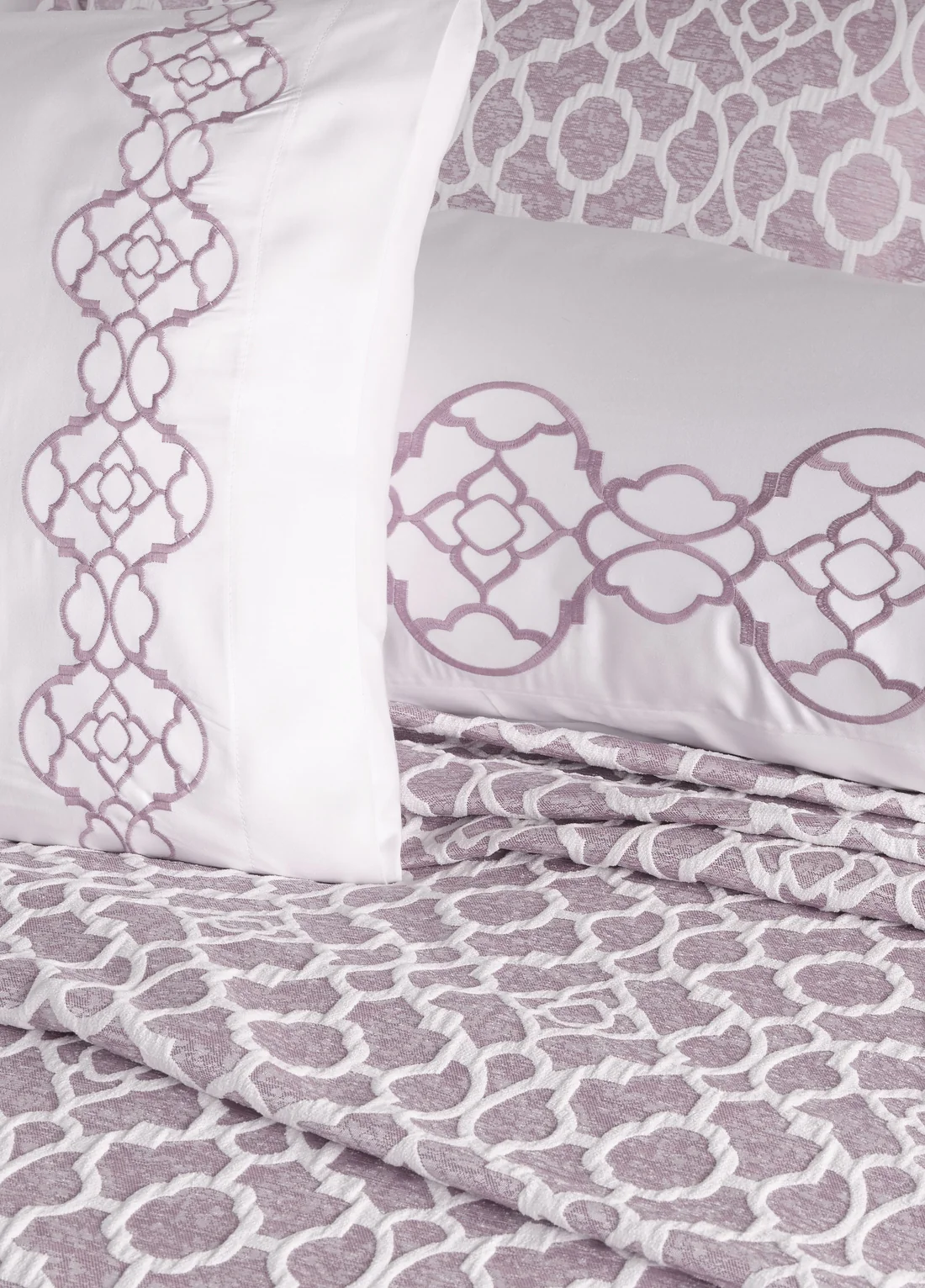 dantela-vita-set-lenjerie-de-pat-si-cuvertura-pat-2-persoane-bumbac~casimi~p1 [4]