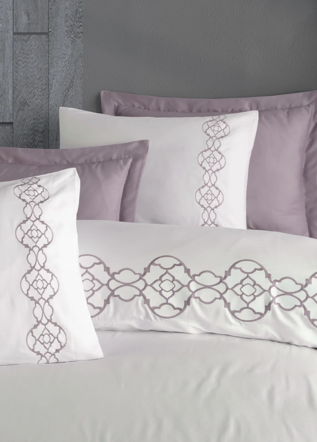 dantela-vita-set-lenjerie-de-pat-si-cuvertura-pat-2-persoane-bumbac~casimi~p1 [3]