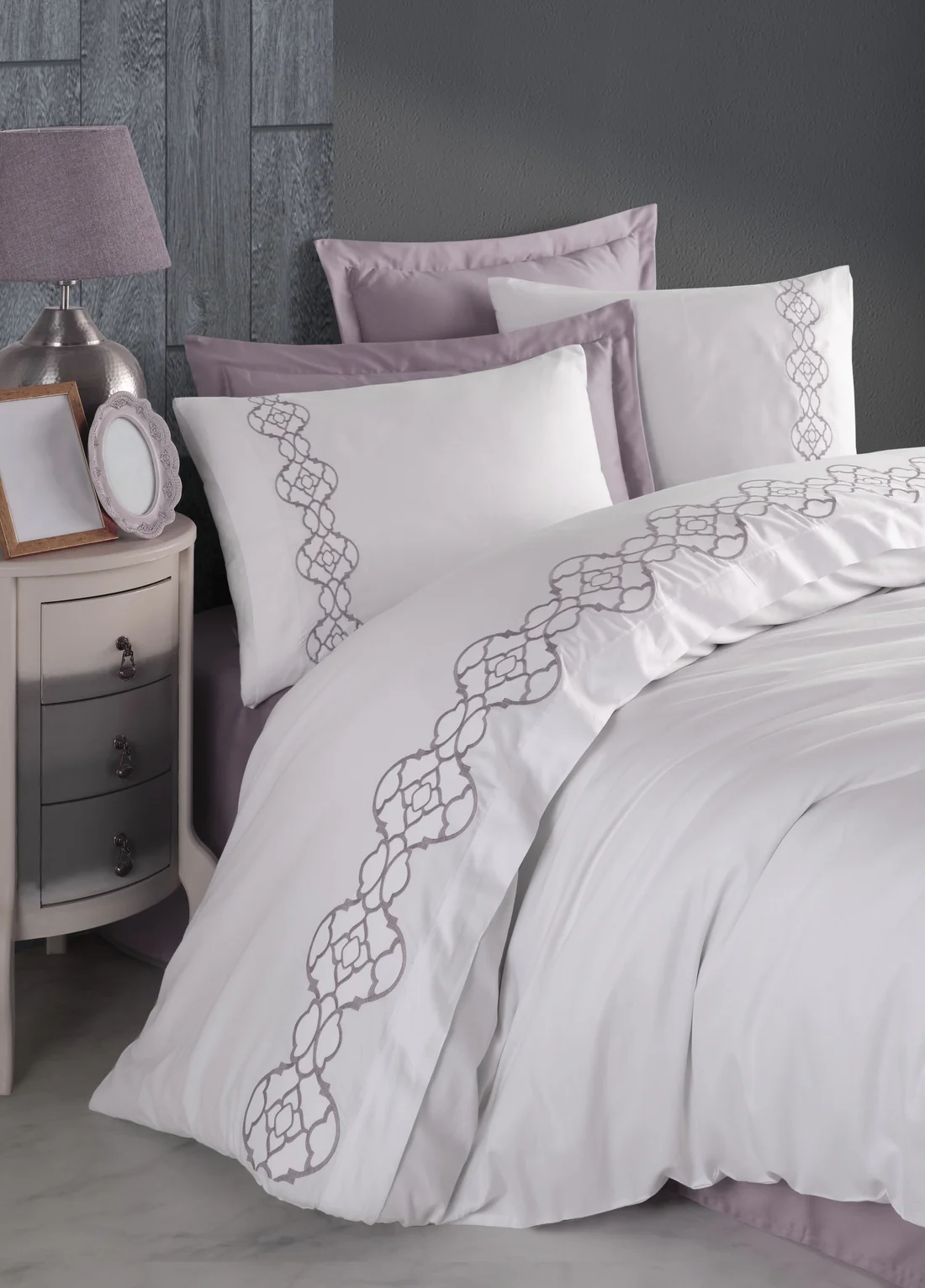 dantela-vita-set-lenjerie-de-pat-si-cuvertura-pat-2-persoane-bumbac~casimi~p1 [2]