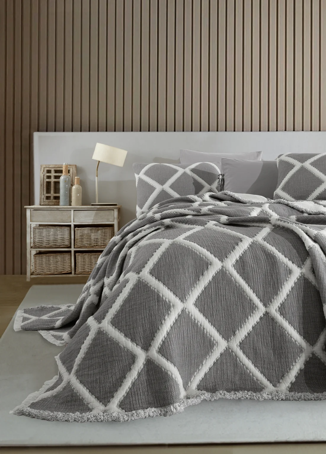 dantela-vita-set-lenjerie-de-pat-si-cuvertura-pat-2-persoane-bumbac~casimi~p1 [2]