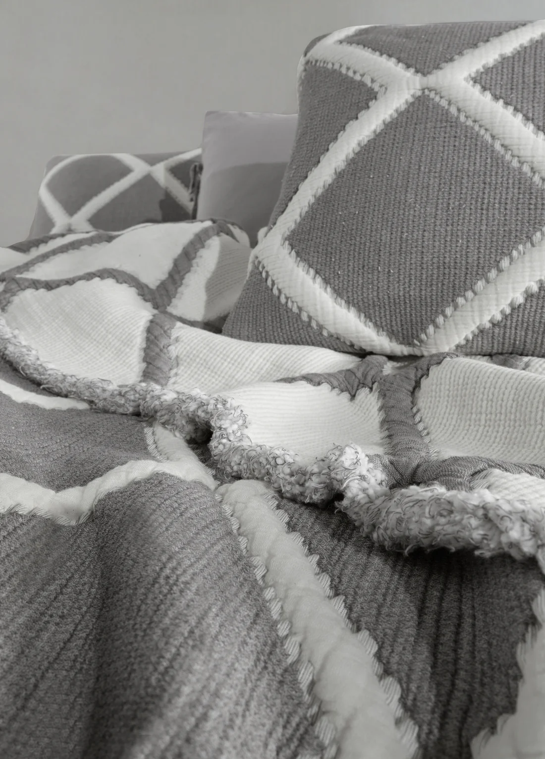 dantela-vita-set-lenjerie-de-pat-si-cuvertura-pat-2-persoane-bumbac~casimi~p1 [6]