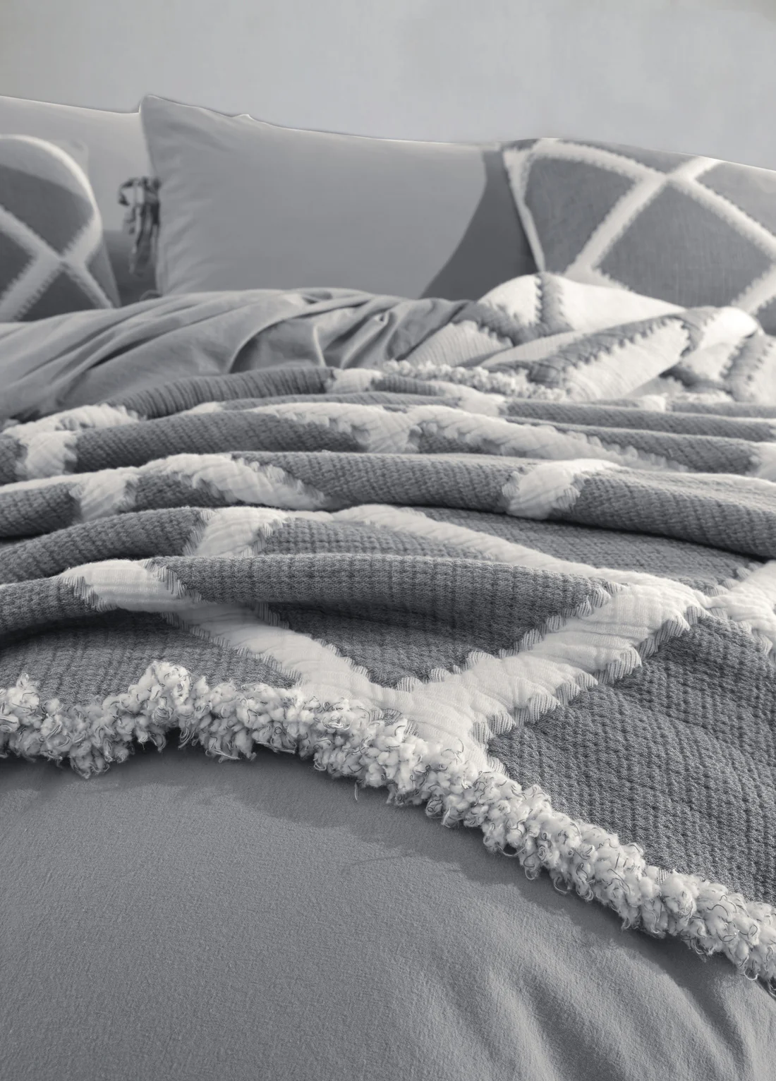 dantela-vita-set-lenjerie-de-pat-si-cuvertura-pat-2-persoane-bumbac~casimi~p1 [5]