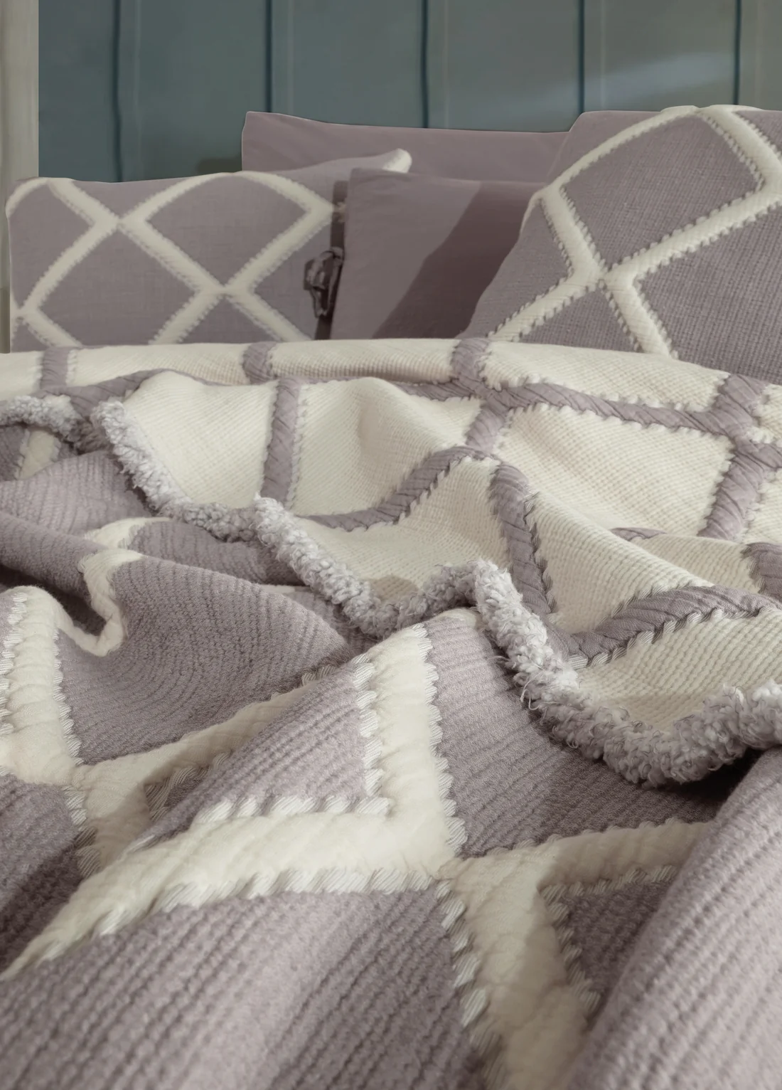 dantela-vita-set-lenjerie-de-pat-si-cuvertura-pat-2-persoane-bumbac~casimi~p1 [3]