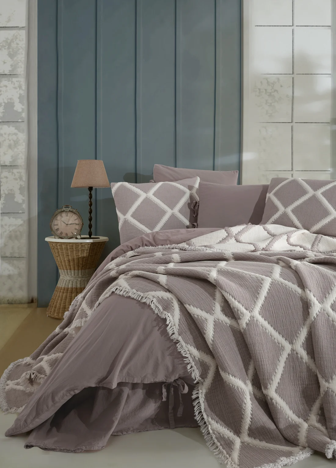 dantela-vita-set-lenjerie-de-pat-si-cuvertura-pat-2-persoane-bumbac~casimi~p1 [5]