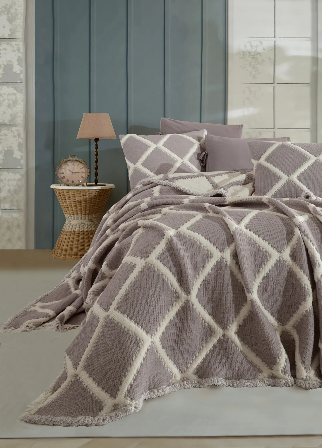 dantela-vita-set-lenjerie-de-pat-si-cuvertura-pat-2-persoane-bumbac~casimi~p1 [2]