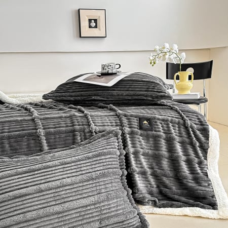 set-patura-2-fete-perna-din-blanita-artificiala-oaie-gri-inchis [1]