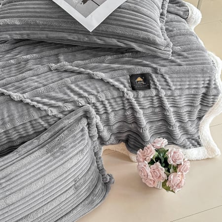 set-patura-2-fete-perna-din-blanita-artificiala-oaie-gri [2]