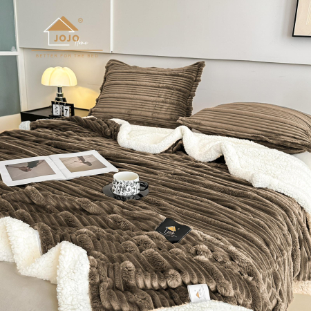 Set Patura + 2 Fete Perna din Blanita Artificiala Oaie - set-patura-2-fete-perna-din-blanita-artificiala-oaie-maro