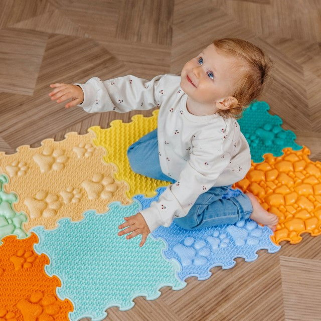 Covoras masaj tip puzzle, 8 piese cu texturi variate – First Steps [3]