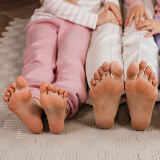 Covoras ortopedic, senzorial, set puzzle, 16 piese, model Sport Surface, Gri [12]