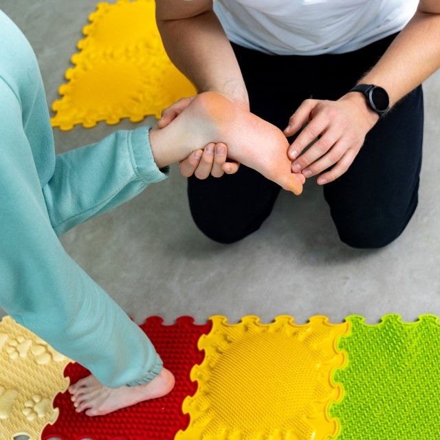 Covoras ortopedic, senzorial, set puzzle, 6 piese cu diferite texturi, Sunshine Garden [12]