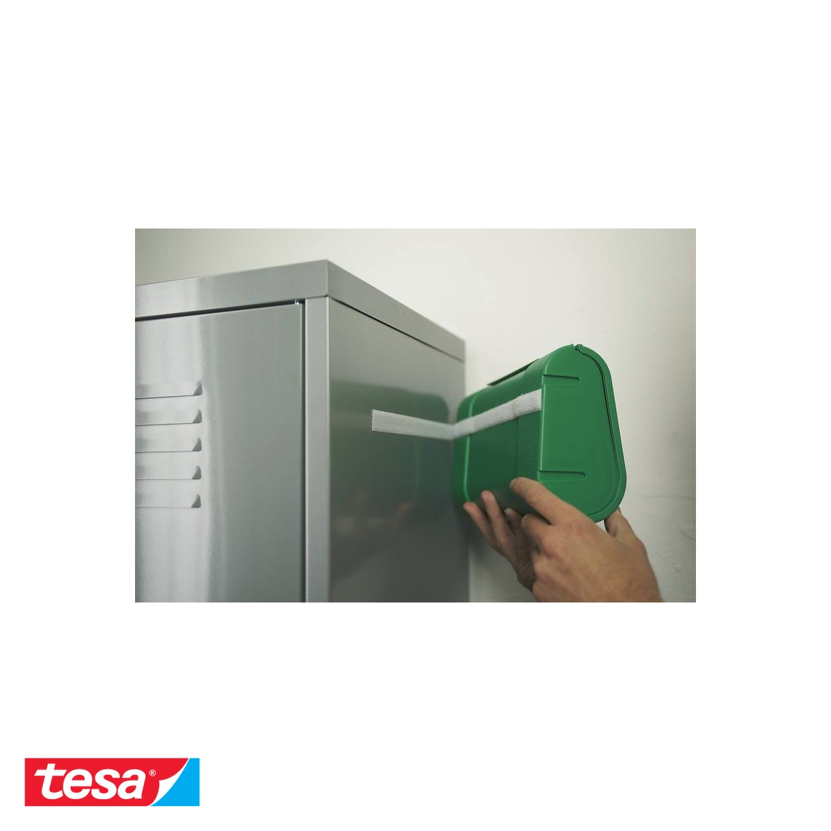 Banda adeziva cu arici Tesa On & Off, negra, reutilizabila, pentru textile si imbracaminte, 1m x 20mm [8]