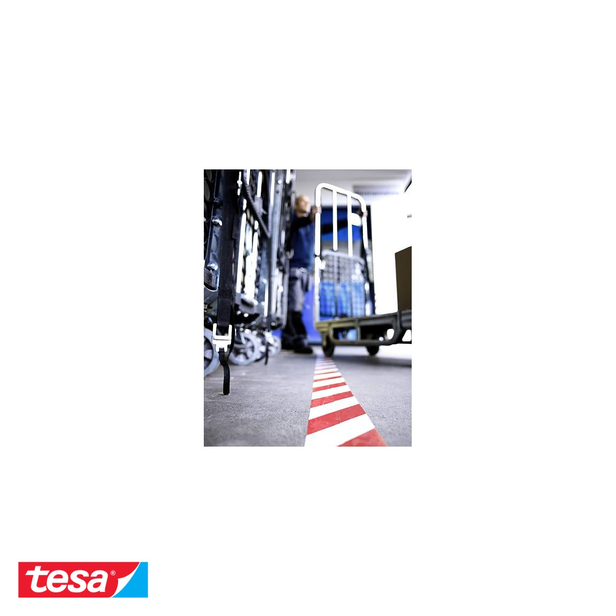 Banda adeziva de marcare Tesa, rosu/alb, rezistenta PVC, pentru cai de acces si zone restrictive, 33m x 50mm [7]