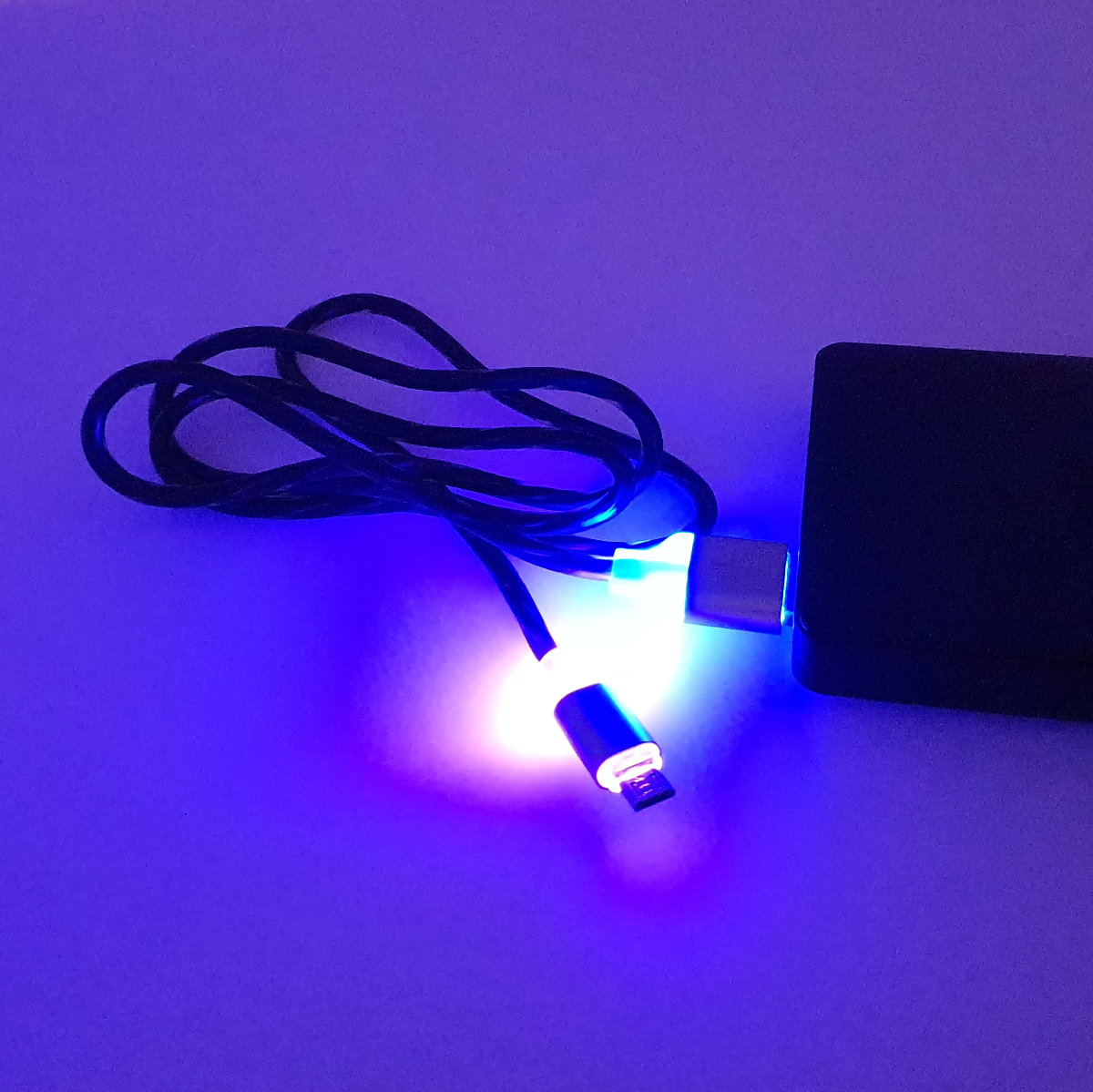Cablu cu iluminare LED multicolor, 90 cm, conectori USB 2.0 tata la microUSB tata, 5V 1.5A, invelis de protectie, negru [2]