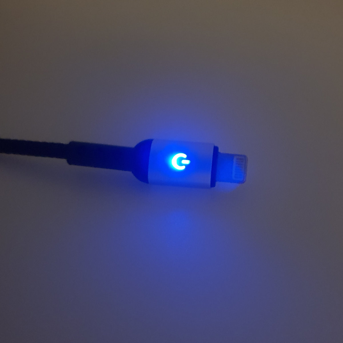 Cablu premium USB 2.0 tata la conector compatibil 8-pin Lightning tata , 3A, 1.2m, Fast Charging Bright Black, indicator Led, negru [13]