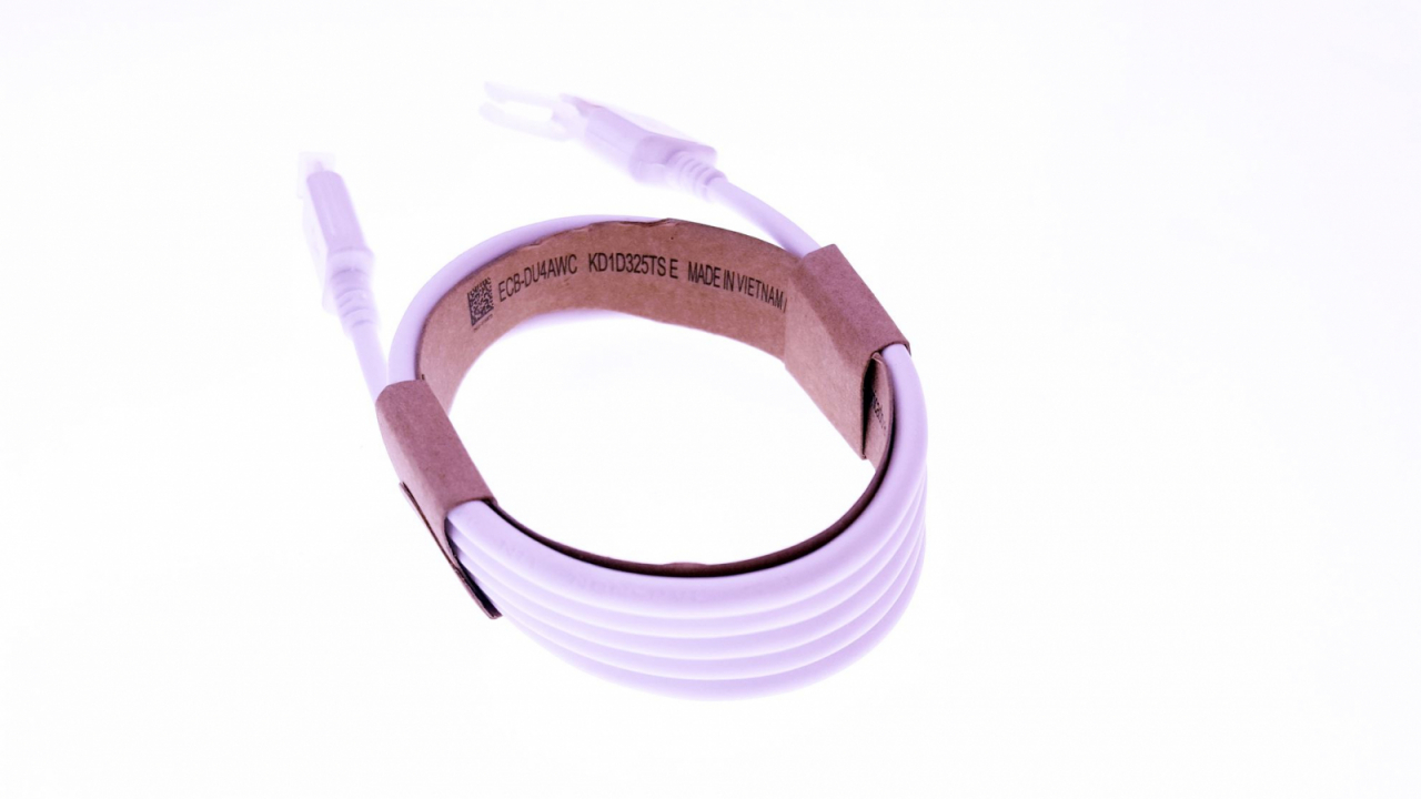 Cablu usb - microusb 1m cu capac anti-praf si clema de agatare white [7]