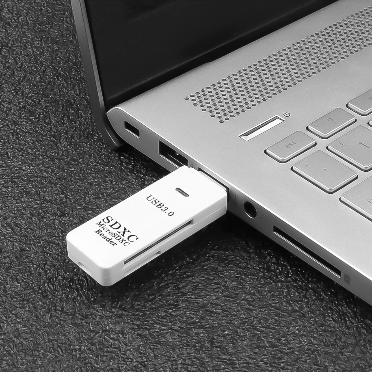 Cititor USB 3.0 pentru carduri SDXC si microSDXC , scriere, stocare si transfer date, indicator LED, cu capac, alb [4]