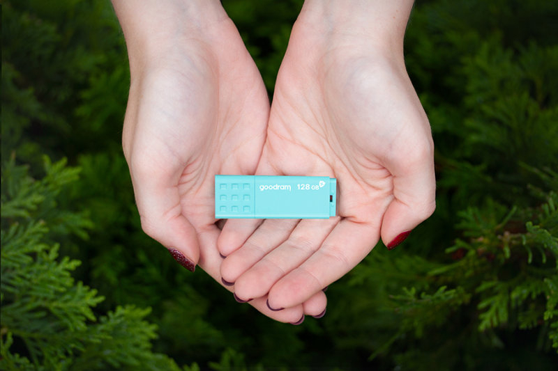 Memorie USB 3.0, 128 GB, Goodram UME3 Care, cu capac, albastra [7]