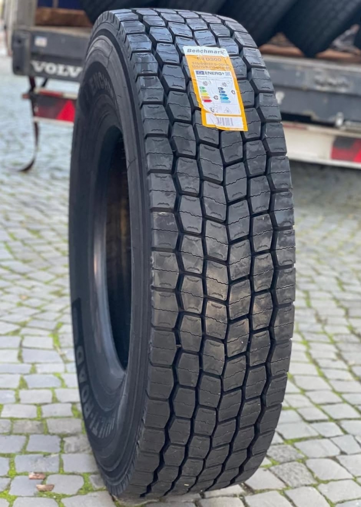 315/80R22,5 157/154M APLUS D318  20PR TL M+S 3PMSF [2]