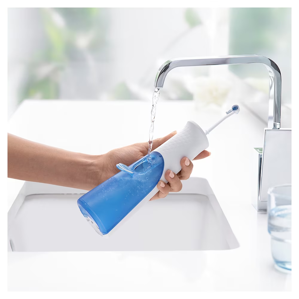 Irigator bucal portabil Oral-B AquaCare 4, Tehnologie Oxyjet, 2 intensitati, 3 fluxuri de apa, 2 capete, fara fir, Alb [4]