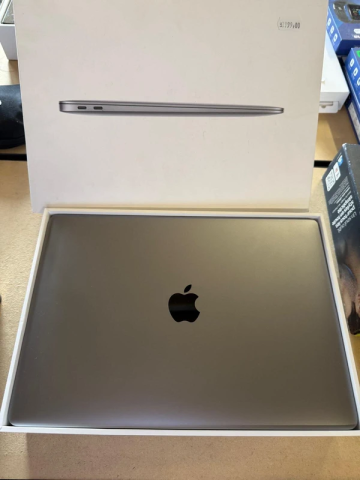 LAPTOPURI SI MONITOARE RESIGILATE - Apple MacBook Air M1 256GB SSD, 8GB RAM (RESIGILAT)
